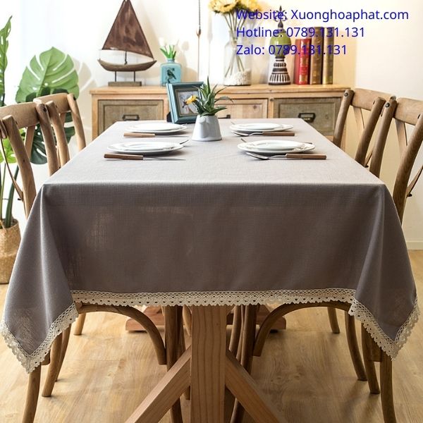 Khăn Trải Bàn Gỗ Phòng Khách: Biến Bàn Trà Thành Điểm Nhấn Sang Mà Vẫn Dễ Dùng 3 Cách Phối Đồ Trên Bàn Trà