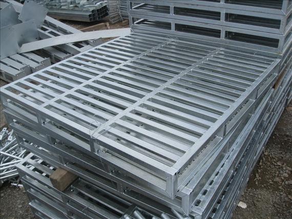 Kệ Pallet Để Hàng Trong Kho Sản Xuất Vận Hành Lớn