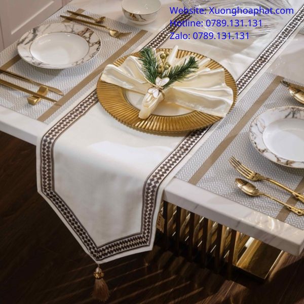 cách gấp khăn trải bàn
