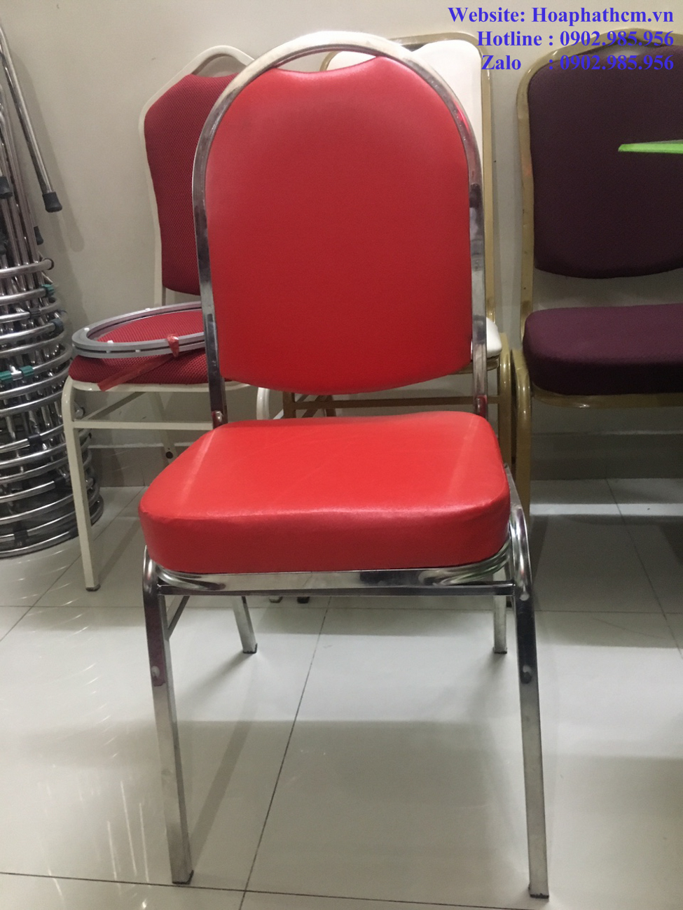 Màu Ghế Inox: Cách Phối Màu Nệm Và Khung Theo Không Gian Quán 4 Ghế nhà hàng tựa lưng nệm đỏ khung inox, phối màu ấm cho không gian ăn uống