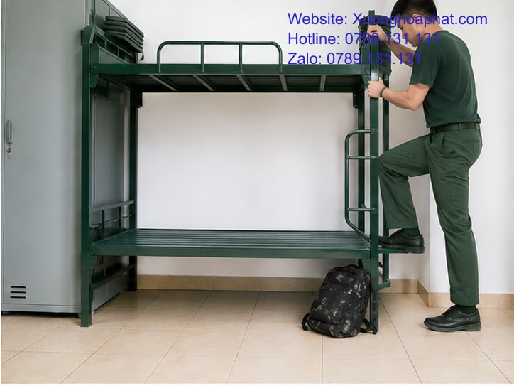 Vùng thao tác thang giường tầng quân đội trong ký túc xá