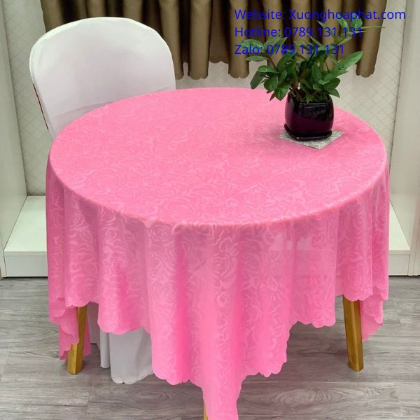 khăn trải bàn màu hồng
