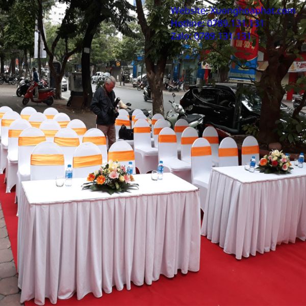 Set Up Khăn Trải Bàn Sự Kiện Để Lên Form Chuyên Nghiệp 2 khăn trải bàn sự kiện