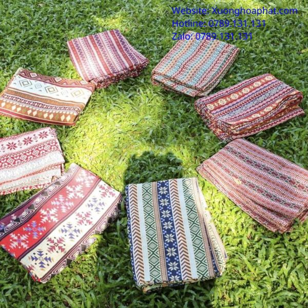 Khăn Trải Bàn Thổ Cẩm: Điểm Nhấn Bản Sắc Cho Bàn Ăn 4 khăn trải bàn thổ cẩm