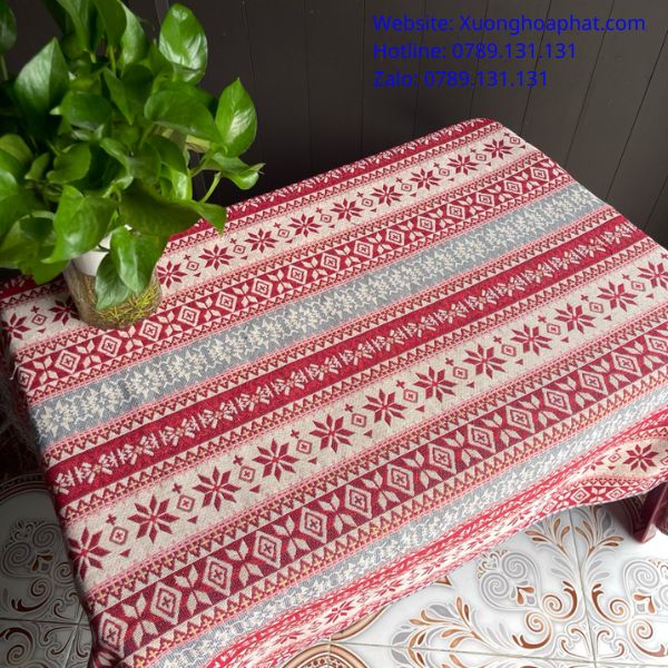 Khăn Trải Bàn Thổ Cẩm: Điểm Nhấn Bản Sắc Cho Bàn Ăn 3 khăn trải bàn thổ cẩm
