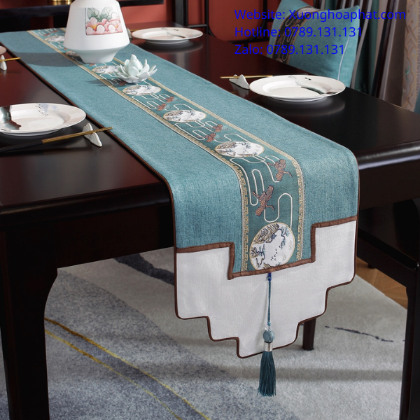 khăn trải giữa bàn