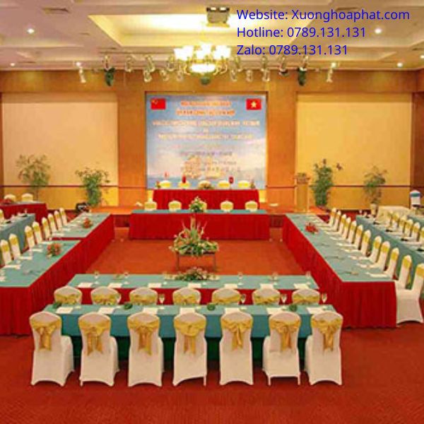 mẫu khăn trải bàn hội trường