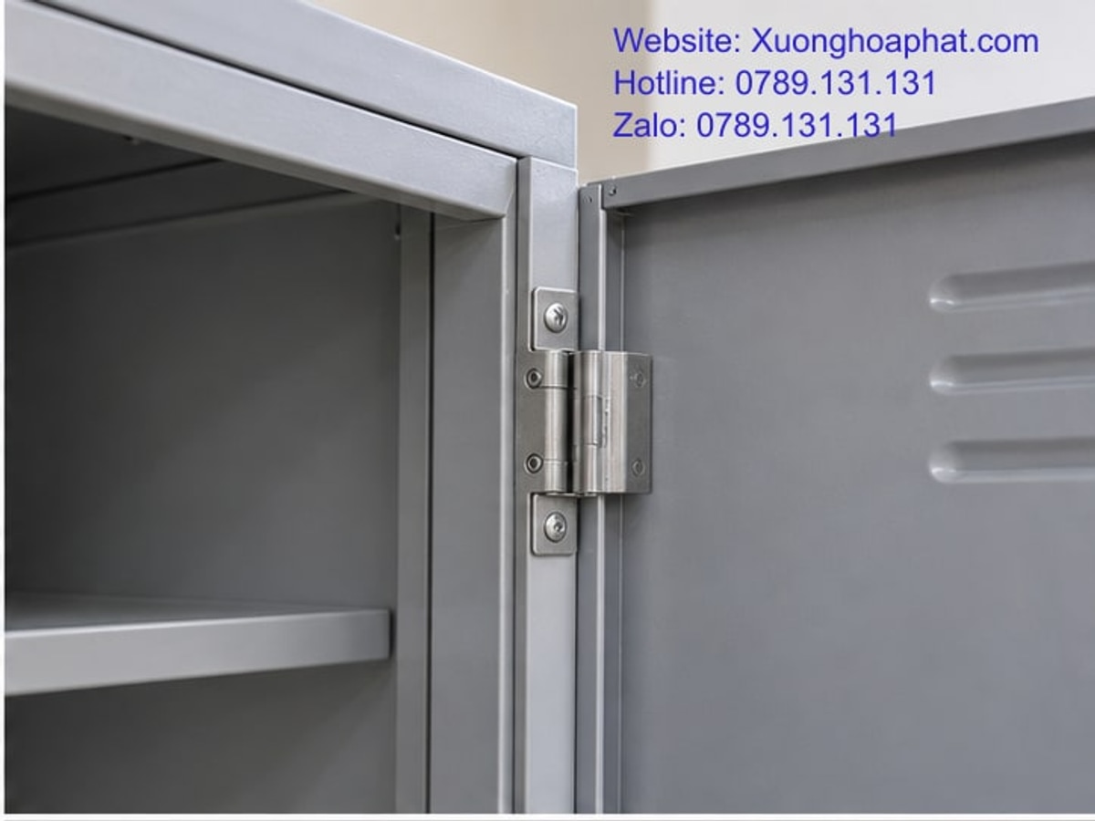 Tiêu Chí Chọn Tủ Sắt Học Sinh: Ưu Tiên Gì Khi Duyệt Mẫu? 3 Cận cảnh bản lề và mép cánh tủ sắt học sinh