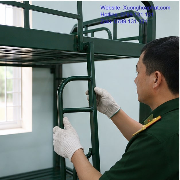 Kiểm tra thang lan can giường sắt quân đội