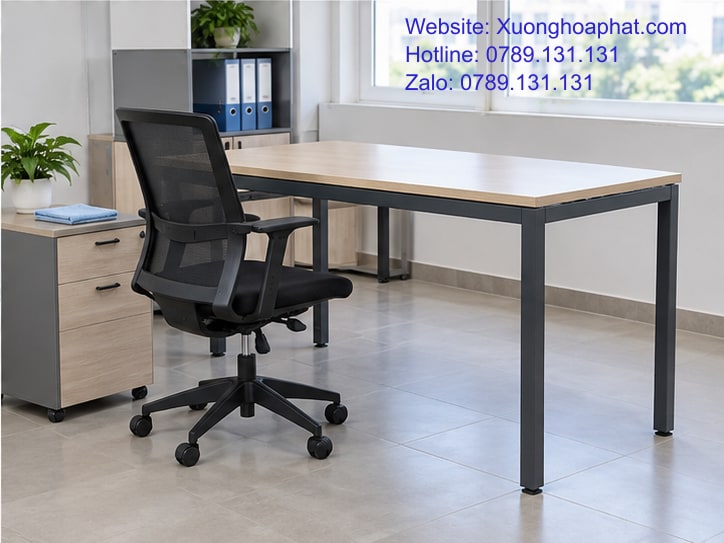 Vệ Sinh Bảo Dưỡng Bàn Sắt Theo Từng Bề Mặt Và Dấu Hiệu 5 Góc bàn sắt sạch với khung và sàn dễ quan sát.