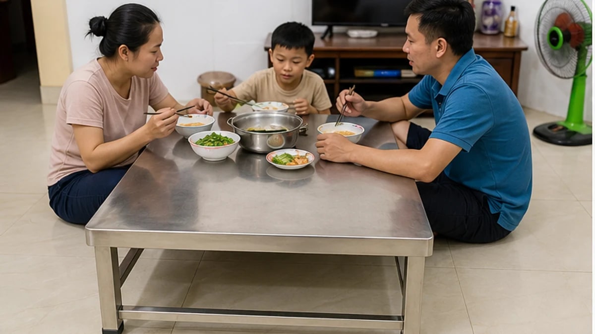 Bàn inox vuông thấp cho không gian ăn uống nhỏ